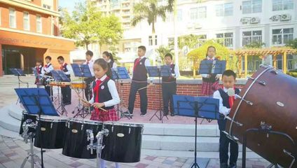 2019 ,我們闊步前行一一廈門市湖里實驗小學給您拜年啦